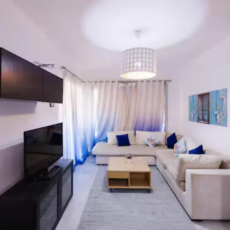 Luxurious Seaside 2-Brs Apartment