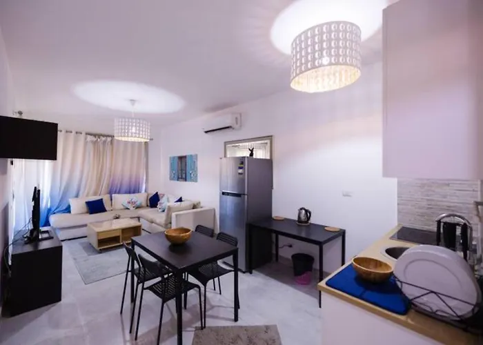 Luxurious Seaside 2-brs Apartment *