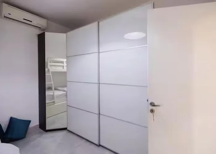 Luxurious Seaside 2-brs Apartment *